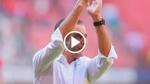 Renato Paiva y un lindo momento con los aficionados.