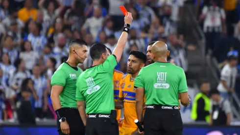 Tras ser expulsados ante Rayados: las sanciones que recibieron Javier Aquino y Robert Siboldi