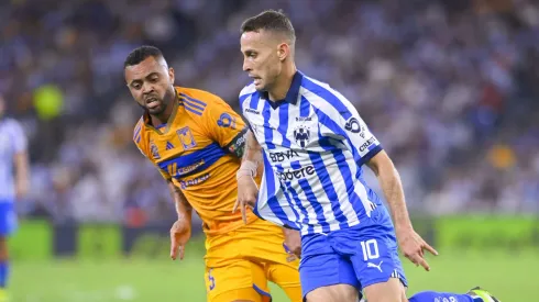 Sergio Canales y Rafael Carioca en el último Clásico Regio