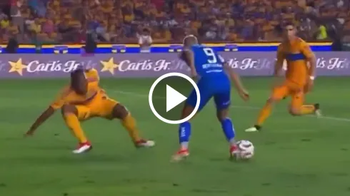 ¡Lo sentó! La jugada con la que Germán Berterame humilló a Samir Caetano en Tigres vs. Rayados