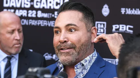 Óscar de la Hoya recibió una fuerte acusación por parte de Eddie Hearn sobre su trato con Ryan García. (IMAGO)