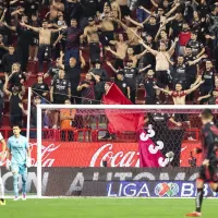 Una pelea entre aficionados de Xolos y Chivas terminó con incidentes y un grave herido