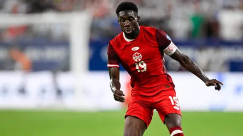 Alphonso Davies comenzará el partido desde el banquillo.