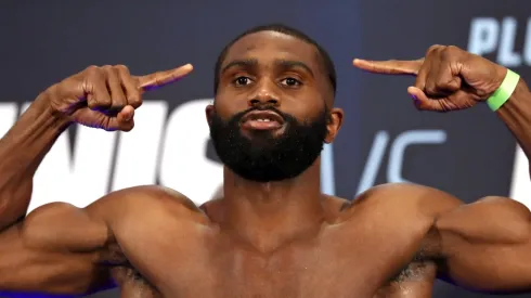 Jaron Ennis defendió con éxito su título welter de la FIB y quiere más.