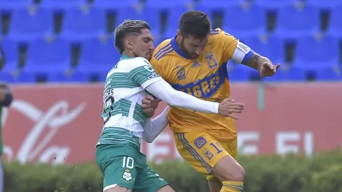 Santos Laguna y Tigres se enfrentan con presentes dispares