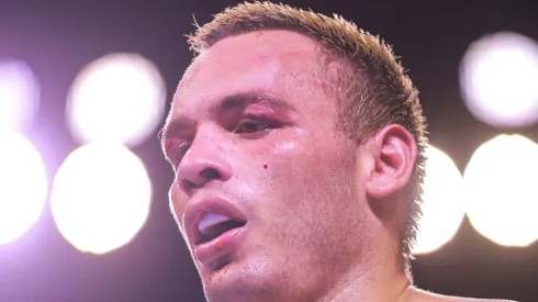 Julio César Chávez Jr. tuvo un regreso triunfal al boxeo, pero fue despedido con abucheos.