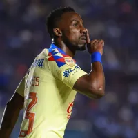 ¡No se calló! Un aficionado de Chivas criticó a Julián Quiñones y este le respondió burlándose