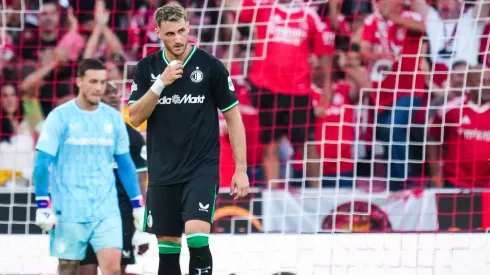 El atacante mexicano fue partícipe de una dura derrota de su equipo.