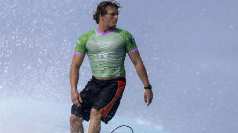 El surfista mexicano se clasificó a octavos de final.