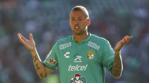 Fin de la novela: Diente López abandona Club León para jugar en un gigante del continente