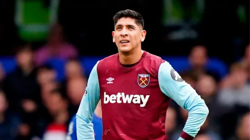 Edson Álvarez está cada vez más lejos de Old Trafford