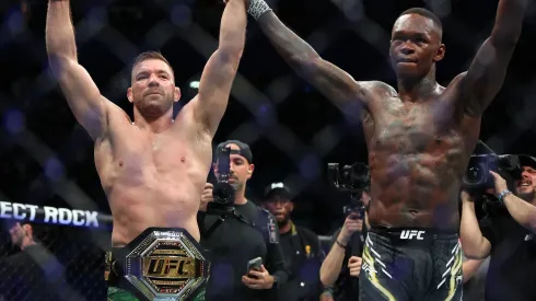 Dricus du Plessis se quedó con el duelo de africanos vs. Israel Adesanya y retuvo su título del peso medio de la UFC.