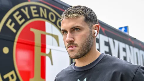 Santiago Giménez considera llegar a la Premier League y ya recibió llamados de un equipo histórico