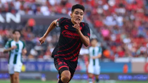 Santiago Giménez sumaría un compatriota en Feyenoord