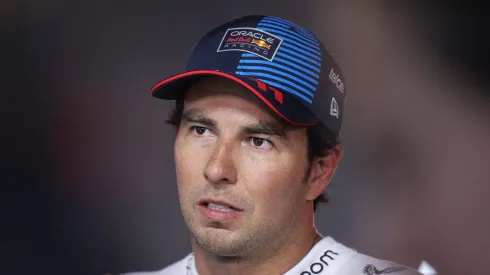 Checo Pérez platicó con la prensa tras la FP2