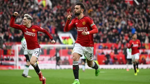 Bruno y Garnacho festejan un gol ante Liverpool.