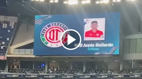 Los fanáticos de Monterrey nos e olvidaron de la salida del defensa de la institución.