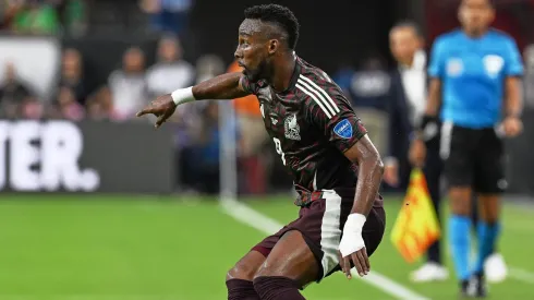 Julián Quiñones salió lesionado en el partido entre México y Nueva Zelanda