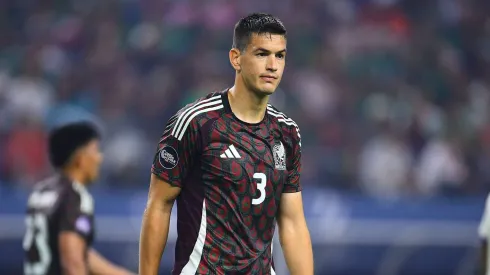 César Montes fue presentado en su nuevo equipo