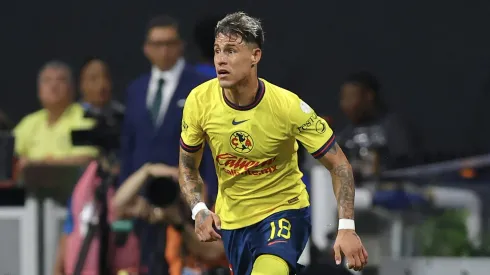 Cristian Calderón se cruzó con la afición de Chivas