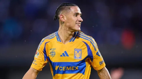 Uriel Antuna inicia en el banquillo en el partido de Tigres