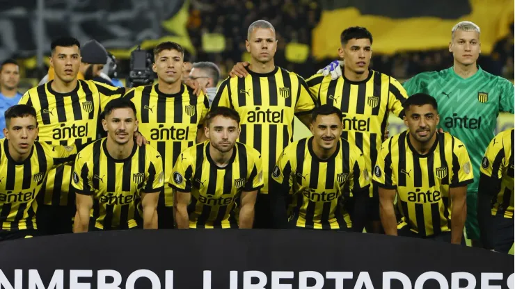 Peñarol posando para la foto por libertadores 2024
