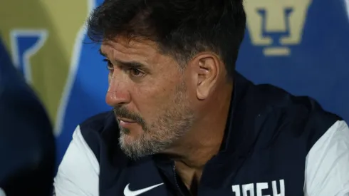 El DT iniciará con cinco defensas por tercera vez en el torneo.