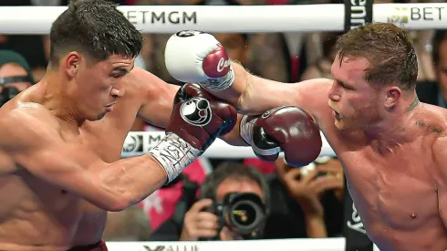 Dmitry Bivol tiene dudas sobre realizar una revancha con Canelo Álvarez.