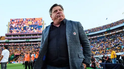 Miguel Herrera realizó una curiosa crítica contra Santiago Giménez