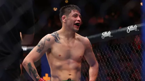 Brandon Moreno volvió con todo a la UFC y humilló a Amir Albazi.