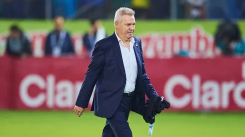 El entrenador del Tri fue golpeado con una lata en su cabeza.