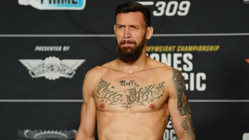 Mauricio Ruffy vivió un curioso momento en UFC 309 con sus uñas.