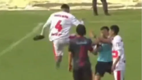 El futbol del ascenso en Argentina dejó una imagen lamentable.