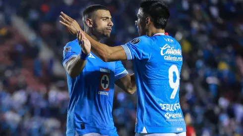 Giakoumakis y una curiosa actitud con los otros jugadores de la plantilla.