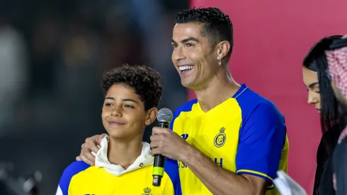Cristiano Ronaldo y su hijo mayor en Al-Nassr