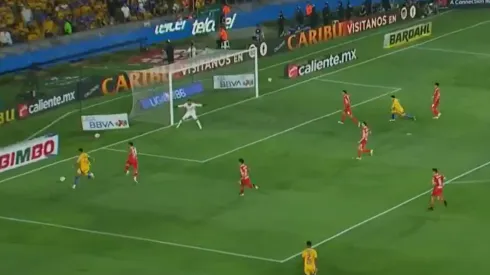 Nicolás Ibáñez abrió el marcador para Tigres UANL vs Toluca por la Ida de las Semifinales del Clausura 2025