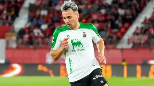 Se formó en la cantera de Real Madrid y lleva convertidos 11 goles en 36 partidos de la segunda división española.