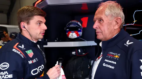 Max Verstappen y Helmut Marko en el box de Red Bull