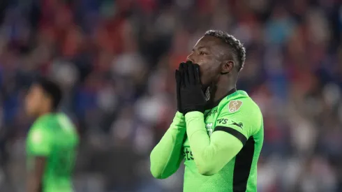 Aficionados confunden a jugar de Pumas con Hinestroza