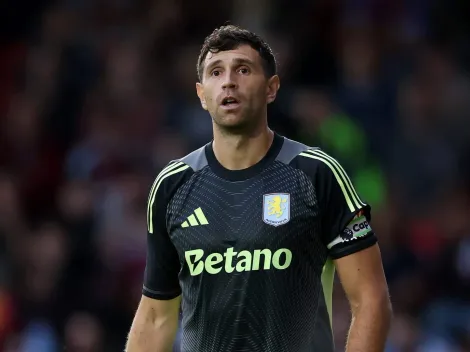 El rechazo a la nominación de Emiliano Martínez como mejor portero del mundo: "Sigue viviendo del Mundial