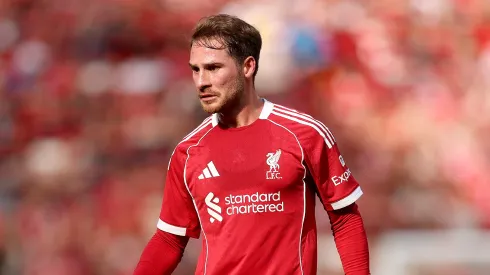 Alexis Mac Allister con la nueva playera de Liverpool