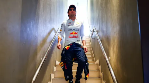 La prensa internacional destacó el esperado regreso de Checo Pérez a la Fórmula 1 con Cadillac.