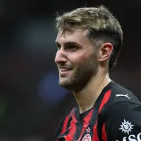 Rafaela Pimienta, agente de Santiago Giménez, confirmó el futuro del delantero en Milan: “Puedo garantizar…”