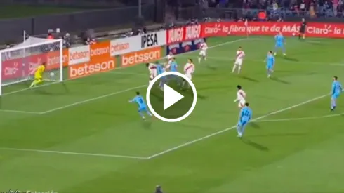 Rodrigo Aguirre ganó de cabeza y abrió el marcador.