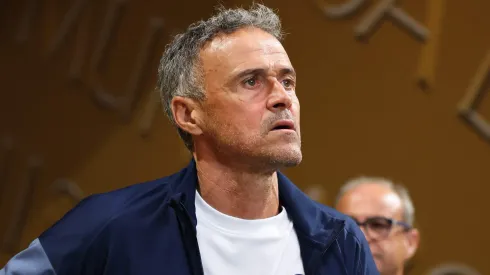 Luis Enrique, recientemente operado de una fractura en la clavícula, deberá evaluar alternativas para el debut de PSG en Champions.