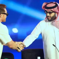 El regalo que Canelo Álvarez le dio a Turki Al-Alshikh después de perder contra Terence Crawford