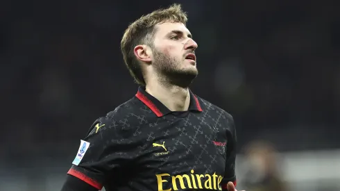 Santiago Giménez en Milan