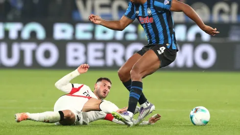 Santiago Giménez se perdería el AC Milan vs Roma