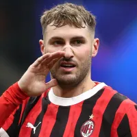 Ex compañero de Santiago Giménez en Milan lo comparó con Julián Álvarez: “Tiene la habilidad…”
