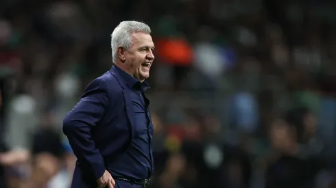Javier Aguirre apunta contra sus futbolistas.